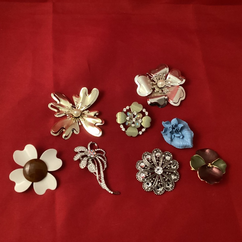 8 flower brooches lot